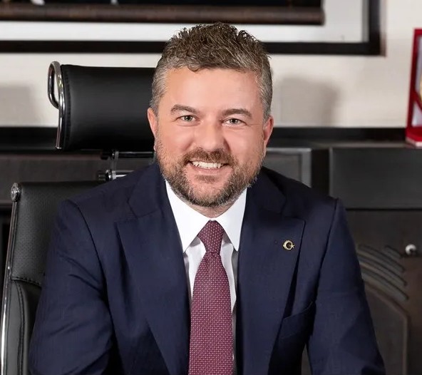 Buca Belediyesi'nde skandal! İşçi maaşlarını ödemedi, reklama 120 milyon lira ayırdı